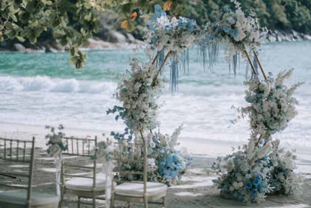 White Konsep Wedding Concept