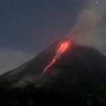 Gambar Gunung Meletus