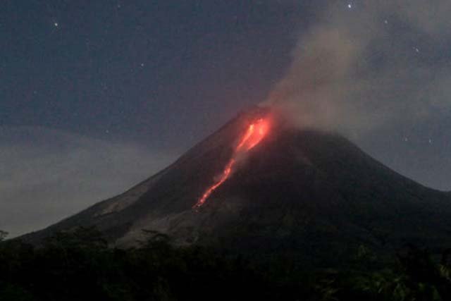 Gambar Gunung Meletus
