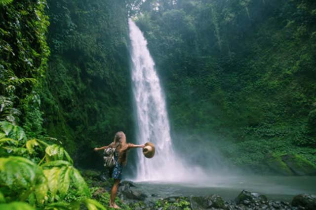 Gambar Pemandangan Air Terjun