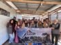 Foto bersama mahasiswa KKNT IPB Jayamekar dengan peserta pelatihan eco-enzyme (Sumber Dokumentasi Pribadi)